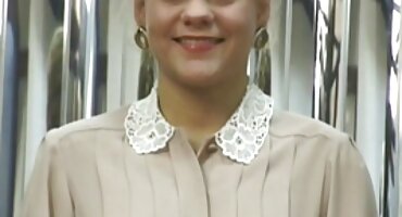 একজন মানুষ একটি স্বর্ণকেশী চিৎকার লিলি ফোর্ডের এইচডি বিএফ সেক্সি সাথে যৌনতা উপভোগ করে।