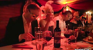 প্রথমবারের মতো সে একটি মেয়েকে পায়ুপথে হাতুড়ি নিউ এইচডি সেক্স ভিডিও দেয়