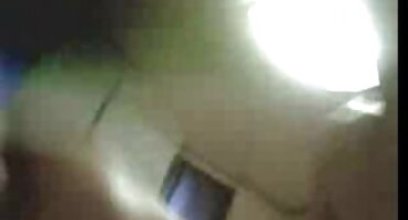 তার কামানো এইচডি হট সেক্স ভিডিও ভগ দিয়ে ক্রেতা বিমোহিত