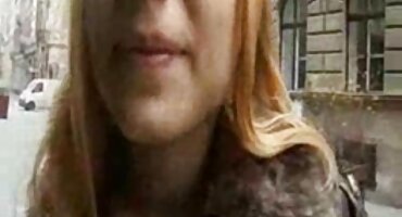 হাসপাতালের চায়না সেক্স ভিডিও এইচডি ইউনিফর্মে ডাক্তার এবং মিশা ক্রস একজন রোগীর পাশে।