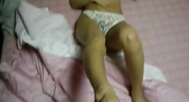 সৎ বাবা সৎকন্যাকে চুদন এবং মেয়েটির গোপনীয়তা গোপন রাখার প্রতিশ্রুতি দেন। সেক্স ভিডিও বাংলা এইচডি