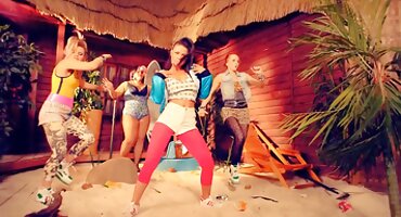 ক্যামেরার সামনে তার স্বামীকে একটি সুন্দর লুঠ সহ স্ত্রী সেক্স ভিডিও এইচডি ফুল দেওয়া হয়।