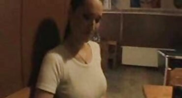 একজন প্রাপ্তবয়স্ক লোক সুন্দর সেক্স ভিডিও ফুল এইচডি প্রাকৃতিক স্তন দিয়ে একটি অল্প বয়স্ক পিগালিত্সা কাইসা ছিঁড়ে ফেলে।