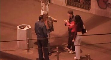 একটি এইচডি ইংলিশ সেক্স ভিডিও লোভী বেশ্যাকে চোদা।