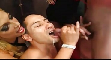 সৎ ভাইয়ের একটি বিশাল সদস্য নিমফেট হিন্দি সেক্স ভিডিও এইচডি হিমার ভালভাতে নিমজ্জিত।