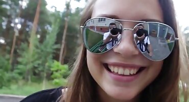 দ্রুত পোশাক মুছে দেয়। ইংলিশ সেক্স এইচডি ভিডিও