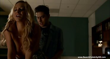 নীল এইচডি সেক্স ভিডিও চোখের আলেনা একজন দক্ষ রাইডার।