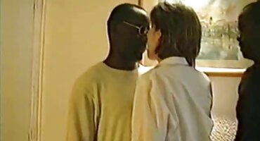 একটি মেয়েকে তার জন্মদিনের জন্য একটি পায়ূ প্লাগ দিয়েছিল এবং সেক্সি বিএফ এইচডি অবিলম্বে এটি ব্যবহার করেছিল।