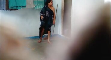 ব্যক্তিগত ফিটনেস প্রশিক্ষক অ্যাশলে অ্যাডামসকে প্রসারিত করেন যখন এইচডি নিউ সেক্স ভিডিও তার স্বামী অসহায় পড়ে থাকে।