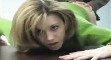 বান্ধবী একটি বন্ধুর সাথে মেয়েটিকে একটি থ্রিসম অফার করেছিল। এইচডি সেক্স ভিডিও বাংলা