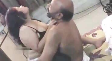 বাগানে তার কাজ করছেন এইচডি সেক্স ভিডিও