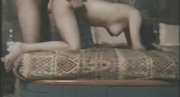 একটি বাংলা সেক্স এইচডি ভিডিও লাল সোফায় কাতরাচ্ছেন মহিলা