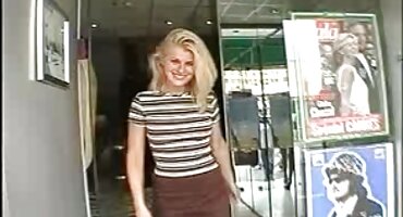 বোন ফোনে পর্ন দেখে সেক্স এইচডি ভিডিও এবং তার ভাইয়ের সাথে চোদাচুদি করে।