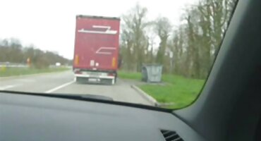 শিক্ষক এরিক একটি হোস্টেলে দুই চমত্কার ছাত্রকে সেক্স ভিডিও এইচডি চুদছেন।