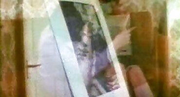 পরিশ্রমের সাথে এইচডি বিএফ সেক্সি ভাষা নিয়ে কাজ করে।