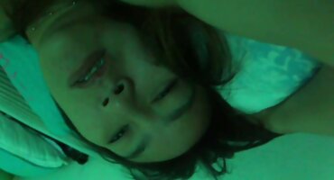 Busty সৎ মা এবং সেক্স ভিডিও এইচডি সেক্স ভিডিও এইচডি সৎ কন্যা সোফায় তাদের ক্যাপ ঘষে