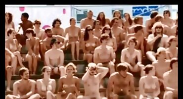 একজন পরিপক্ক ফরাসি মহিলা জুলিকে আঘাত করছেন, যখন একজন পর্যবেক্ষক কাছাকাছি নিউ সেক্স ভিডিও এইচডি ঝাঁকুনি দিচ্ছেন।