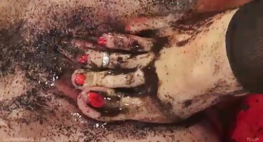 একজন সদস্যকে সেক্স এক্স ভিডিও এইচডি গলায় ড্রাইভ করে