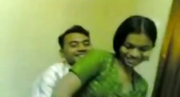 একটি যৌনসঙ্গম ডিভাইস এইচডি সেক্স ভিডিও একটি নৃশংস ভদ্রমহিলার ভগ চারপাশে খোঁচা দিচ্ছে